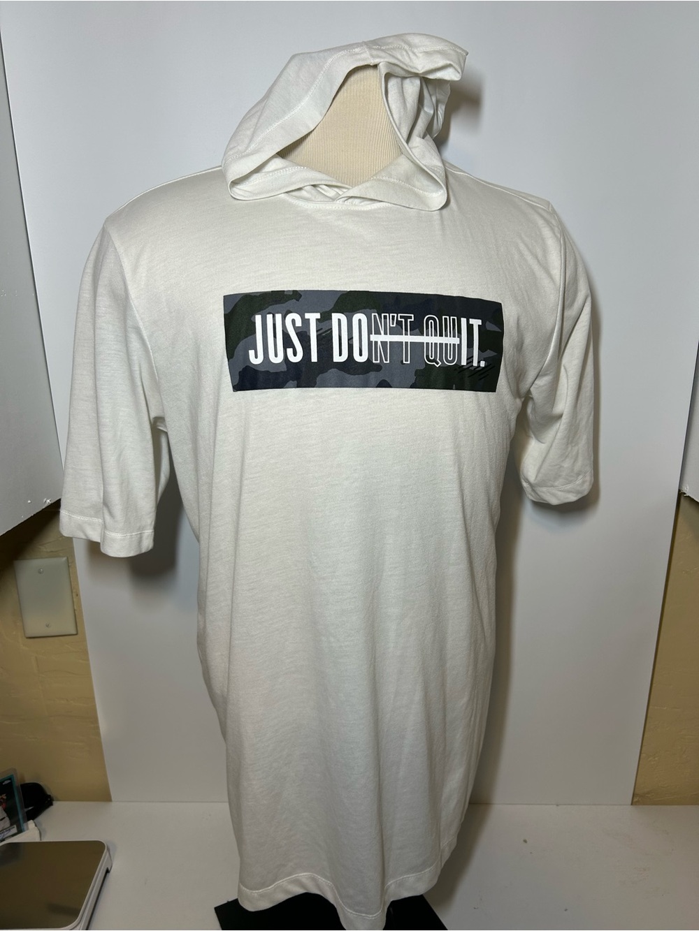 Nike Men's White Hooded Tee with Camouflage 'JUST DON'T QUIT' Graphic